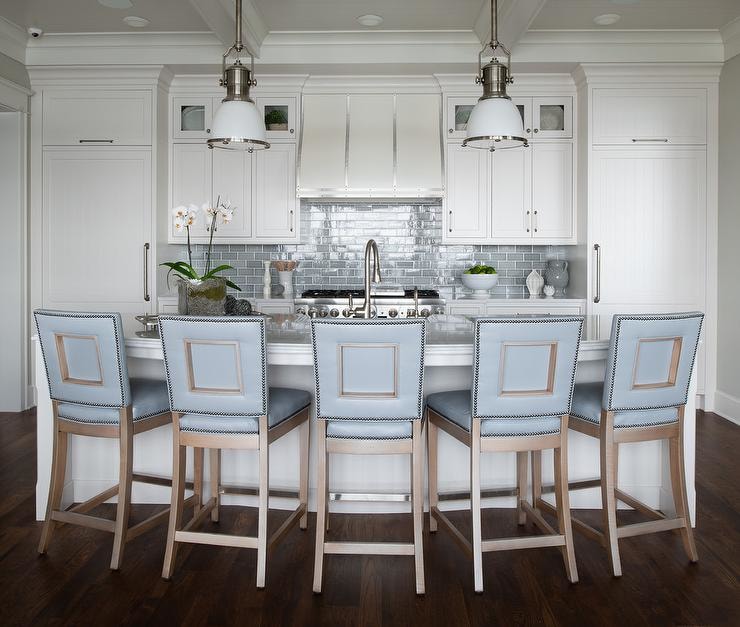 curved kitchen peninsula with seating