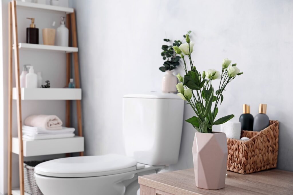 Fresh-cut flowers in a pink vase in a vase are the perfect guest bathroom idea for guests.
