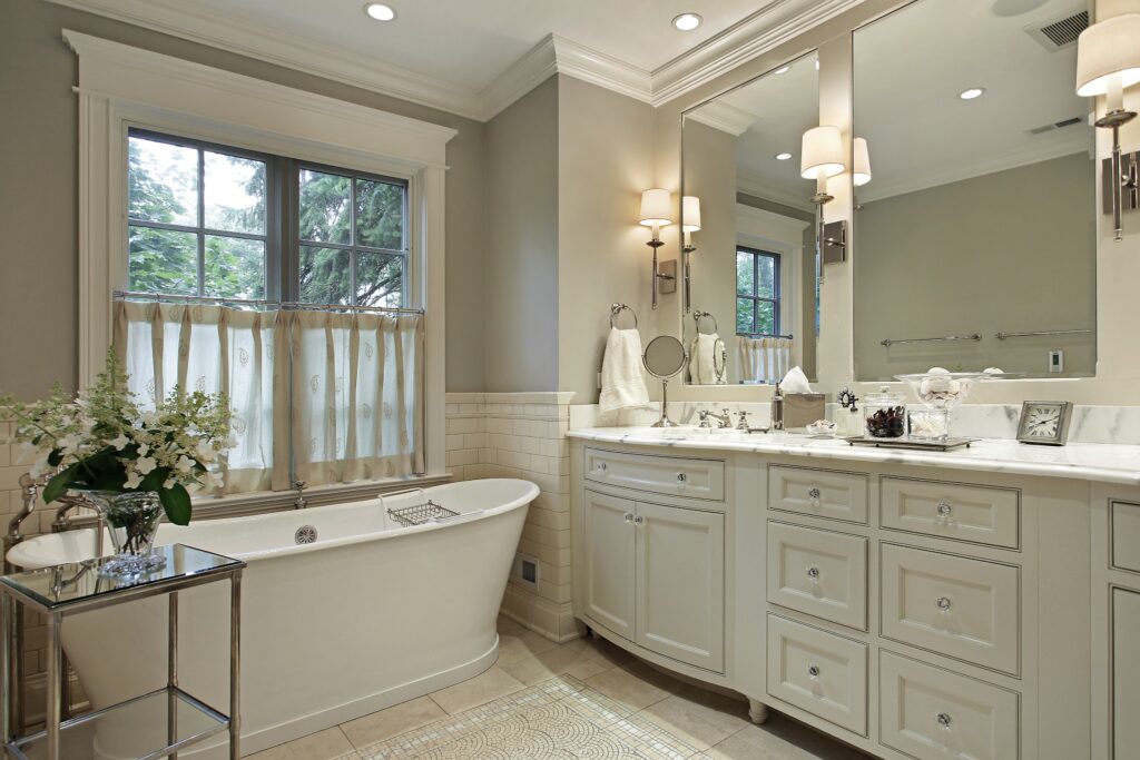 Luxury Bathroom by The Luxe Interior